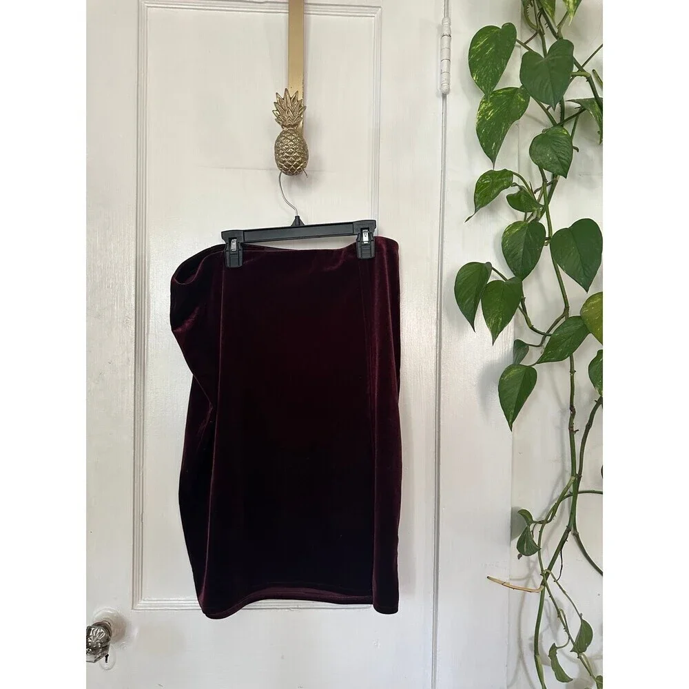 Express women’s size large maroon, velour skirt